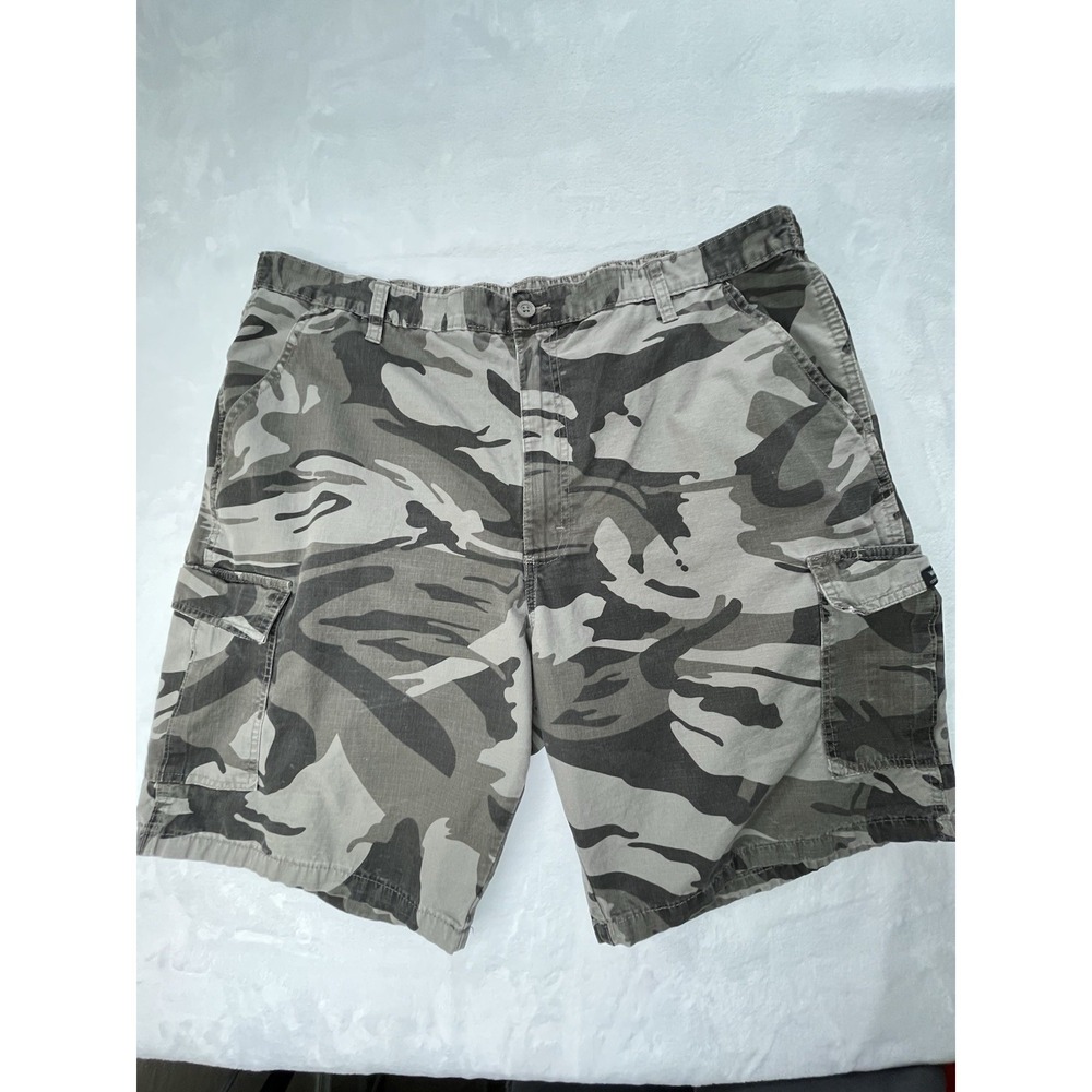Wrangler Mens 42 Cargo Shorts Camouflage Gray 9" inseam